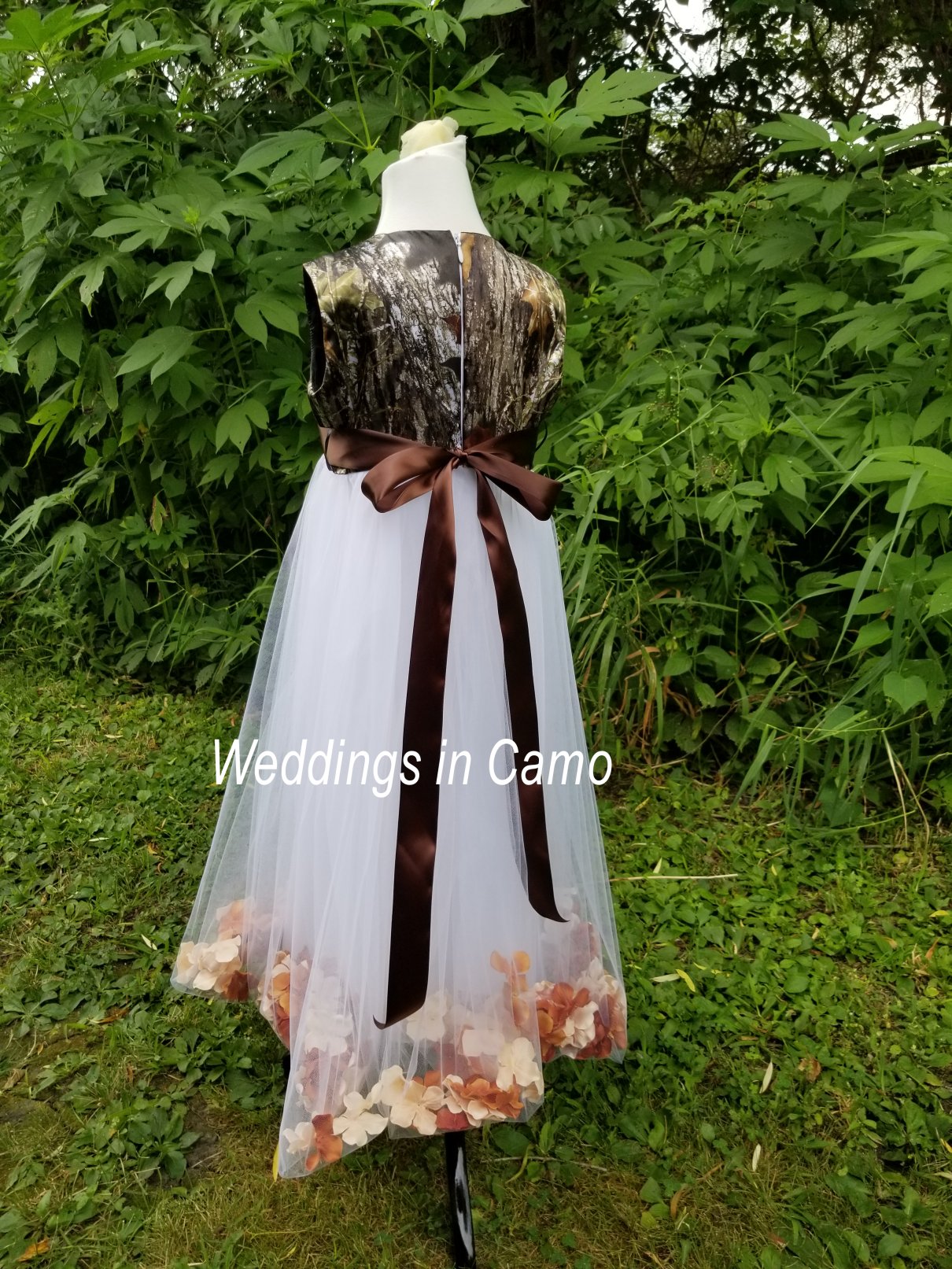 CAMO flower girl dress with leaves or flowers Weddings in Camo CAMO flower girl dress with leaves or flowers Weddings in Camo