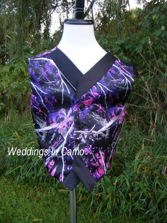 Boy's Muddy Girl vest with colored trim