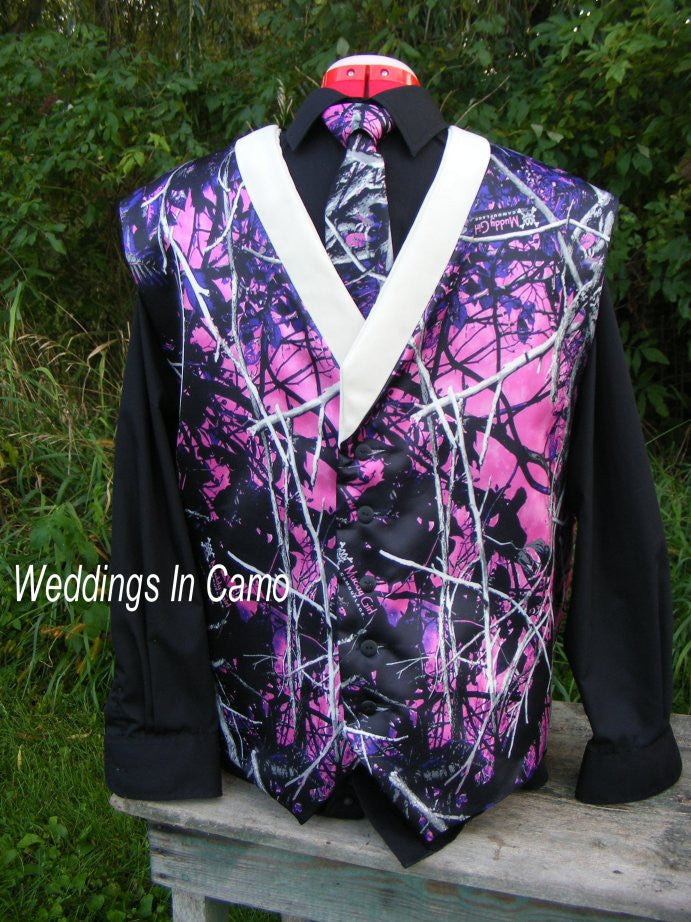 Muddy Girl CAMO vest trimmed in Ivory