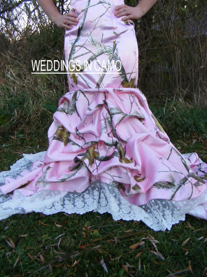 PINK CAMO WEDDING Dress fitted style and CORSET back sizes 16 to 24 PINK CAMO WEDDING Dress fitted style and CORSET back sizes 16 to 24